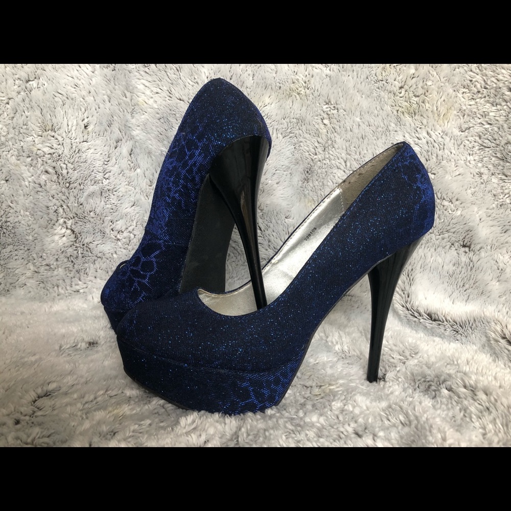 Heels, blue/black shift